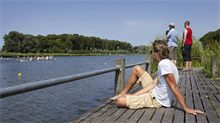 Foto van toeschouwers roeiwedstrijd Foto van toeschouwers roeiwedstrijd